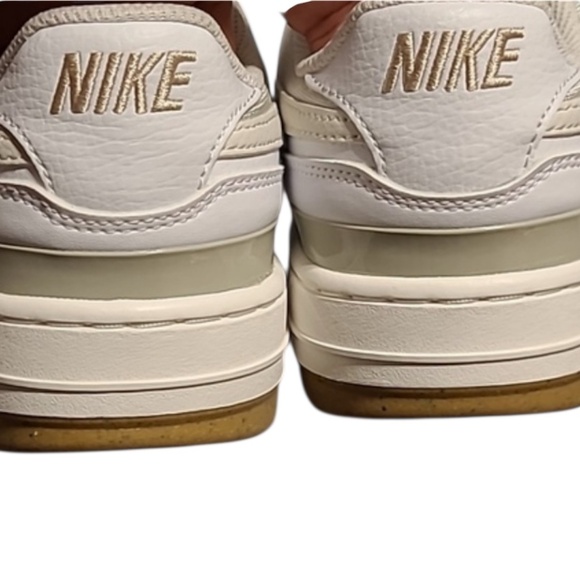 Nike Gamma Force Sneakers Women White Cream Size 10 - Picture 4 of 8